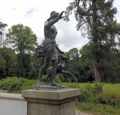 2019 р. Скульптура «Діана» перед…