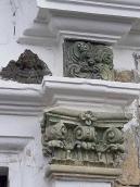 Рельєфна капітель порталу