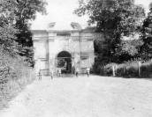 1916 р. Брама садиби