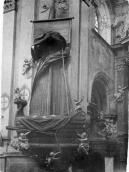 Бічний вівтар руйнується