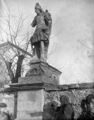 1920-і рр. (?) Скульптура біля костелу