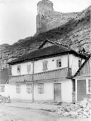 1920-і рр. (?) Житловий будинок на тлі…