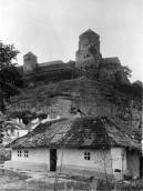 1920-і рр. (?) Хата на тлі Папської…