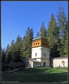 Вигляд дзвіниці з боку двору