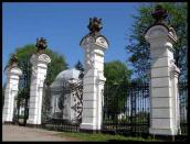 Огорожа і брами