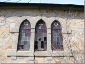 Бічна стіна, розбита небезпечними…