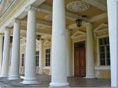 2009 р. Портик головного фасаду