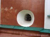 Кругле вікно-амбразура