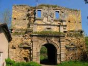 Брама замку в Чернелиці