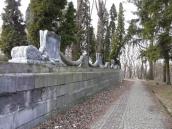 Зовнішня стіна “Холма слави” –…