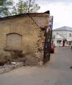 Східний пілон із загрозливої тріщиною