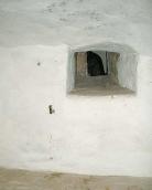 Через это окошко затворнику подавали…