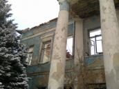 Фрагмент колонади і головного фасаду