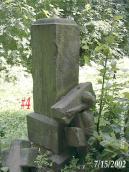 15.07.2002 р. Розбитий надгробок