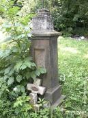 15.07.2002 р. Розбитий надгробок