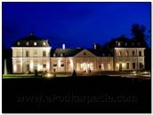 Головний фасад ввечері