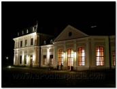 Фрагмент головного фасаду вночі