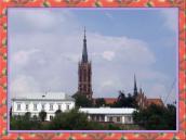 На тлі парафіального костелу