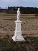 Фігура богородиці біля цвинтаря