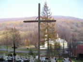 Краєвид з церквою від цвинтаря