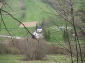 Краєвид з церквою і старим цвинтарем