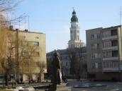 [2006 р.] На тлі ратуші