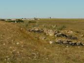 2009 р. Фрагмент валу (?) і будівельні…