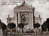 [Поч. 20 ст.] Головний фасад костелу