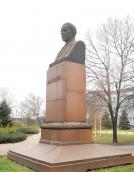 Пам’ятник А. М. Кузьміну (№ 8)