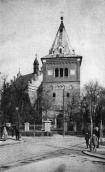 1930 р. Дзвіница та костел. Вигляд з…