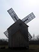 Новозбудований вітряк