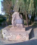 Пам’ятний знак на місці садиба…