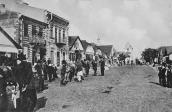 1915 р. Ринок з видом на церкву Успіння