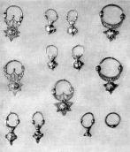 Сережки та лунниці