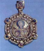 Медальйон з архангелом