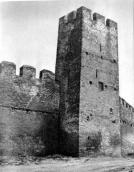 Башта на середній стіні