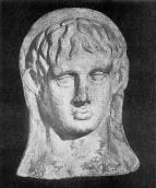 Скульптурний портрет юнака