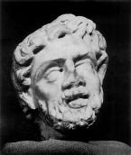 Скульптурна голова чоловіка