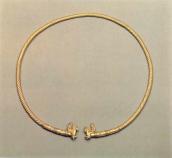 Гривна із завершеннями у формі…