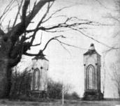 Пілони південної брами. Поч. 19 ст.