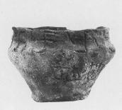 Горщик зі свастиками