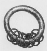 Браслет з кільцями