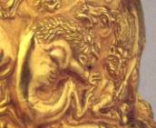 Ярус 3: два леви теразють коня