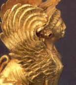 Півпостать сфінкса у профіль