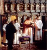 У церкві під час служби