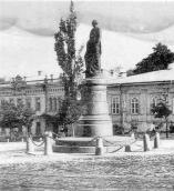 Пам’ятник графу О.Бобринському