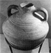 Амфора з написом