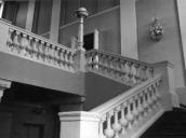 [2003 р.] Центральні сходи