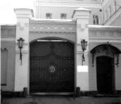 [2003 р.] Брама (Кріпосний пров., 3)