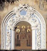 Фрагмент оздоблення західного фасаду